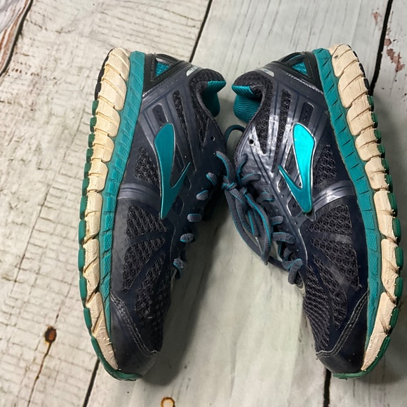 BROOKS ARIEL 16 ATHLETIC SHOESNSIZE 8.5 - Picture 9 of 10